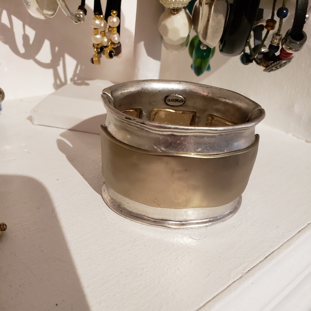 Chico's two tone bracket